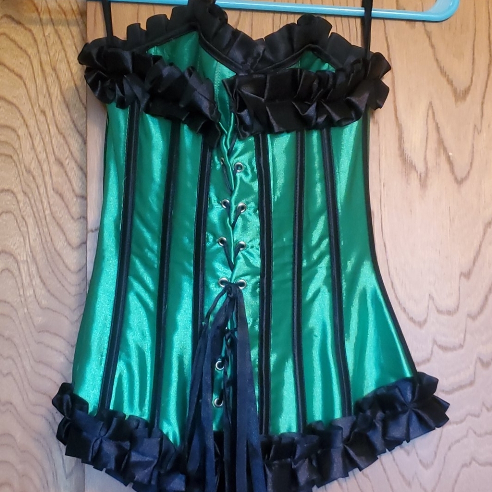 Corset - Picture 3 of 4